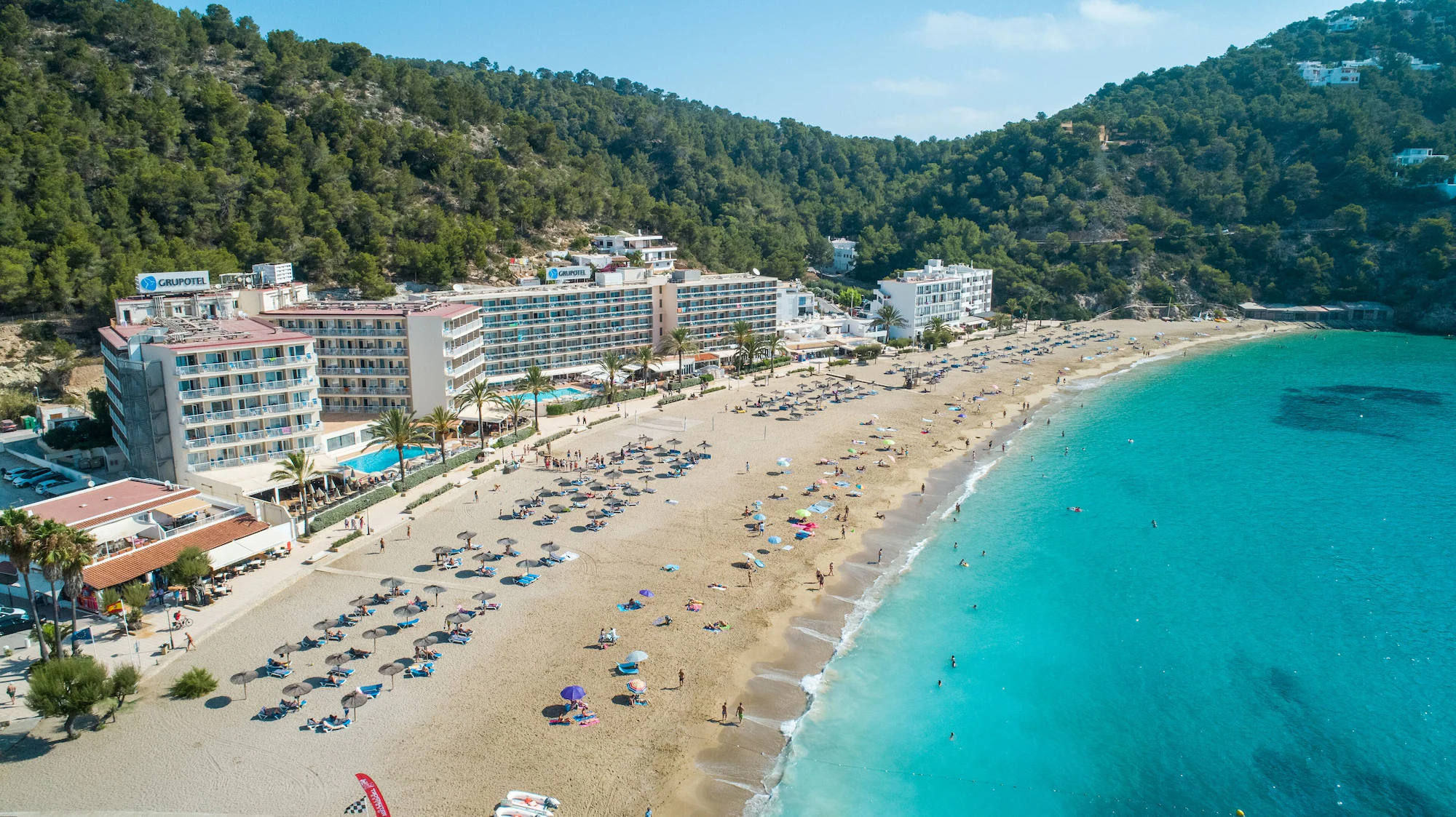 Double room with partial sea view twin beds