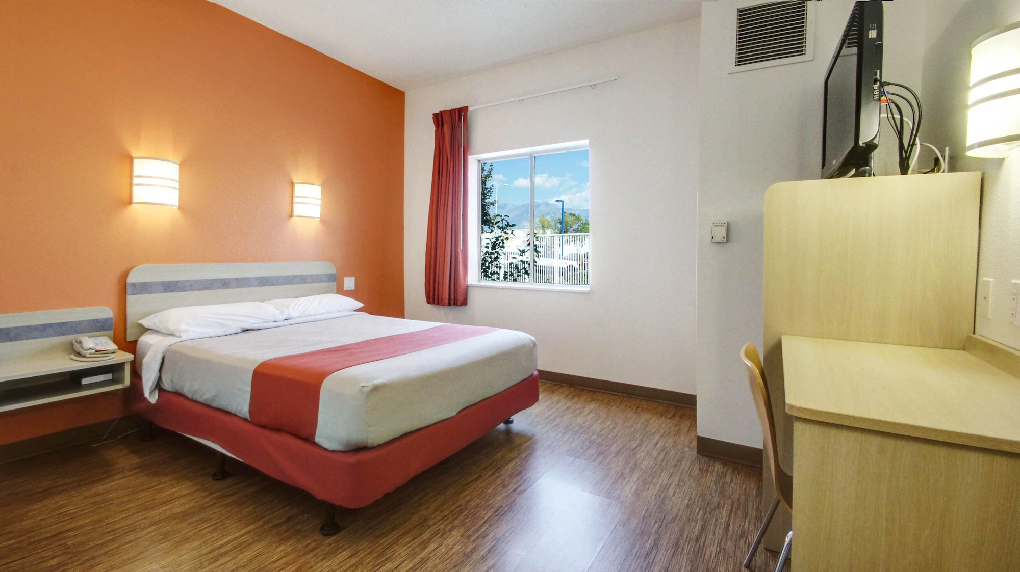 Deluxe Double Suite full double bed
