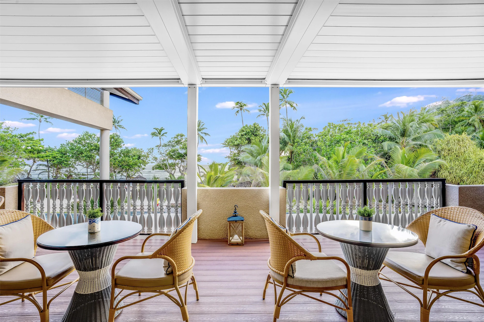 Deluxe Double Garden room with ocean view full double bed