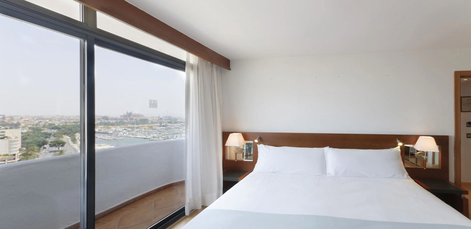 Premium Double room with sea view full double bed