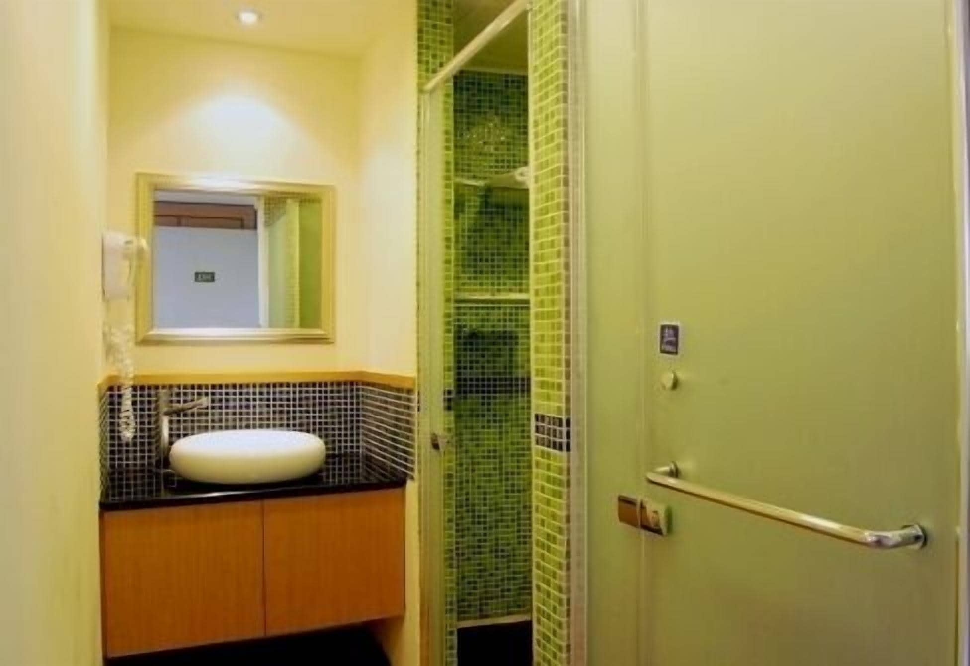 Standard Double room with city view twin beds