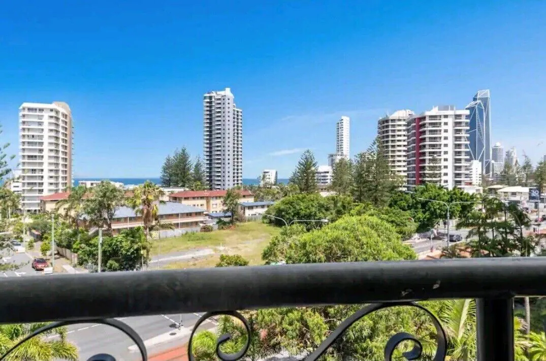1 Bedroom Double Apartment with river view full double bed