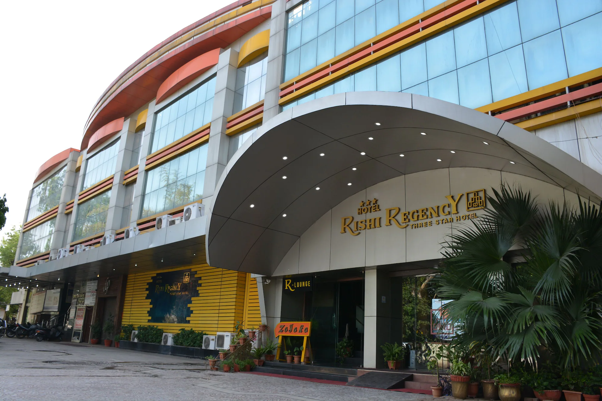 Hotel Rishi Regency exterior