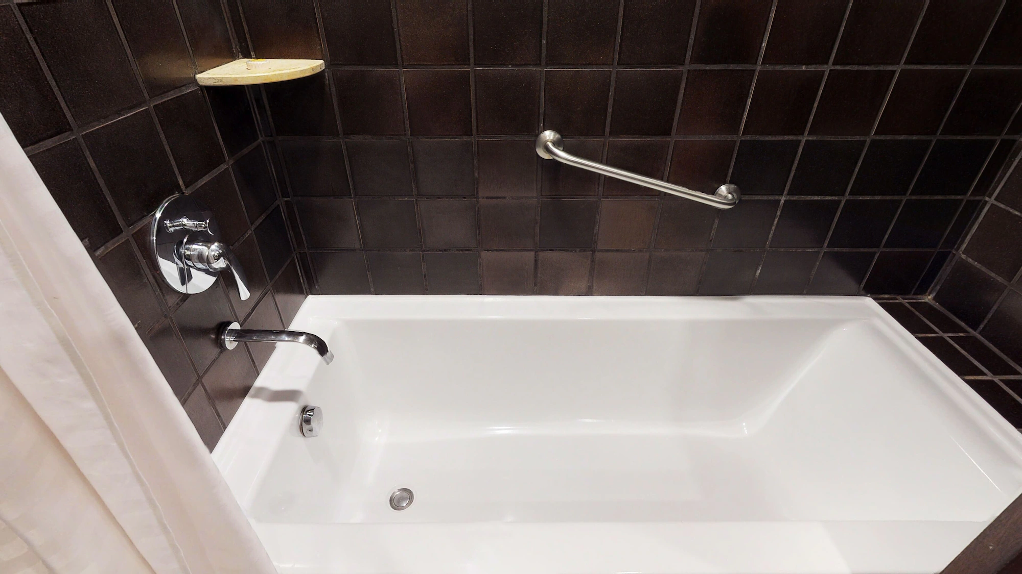 1 Bedroom Deluxe Single room full double bed