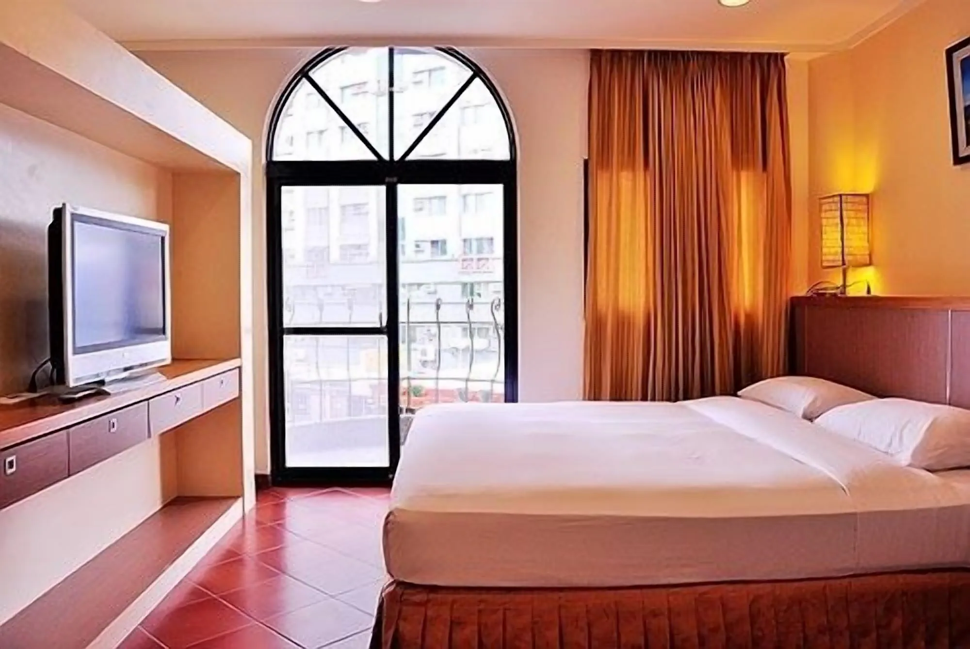 Standard Double room with balcony and with city view twin beds