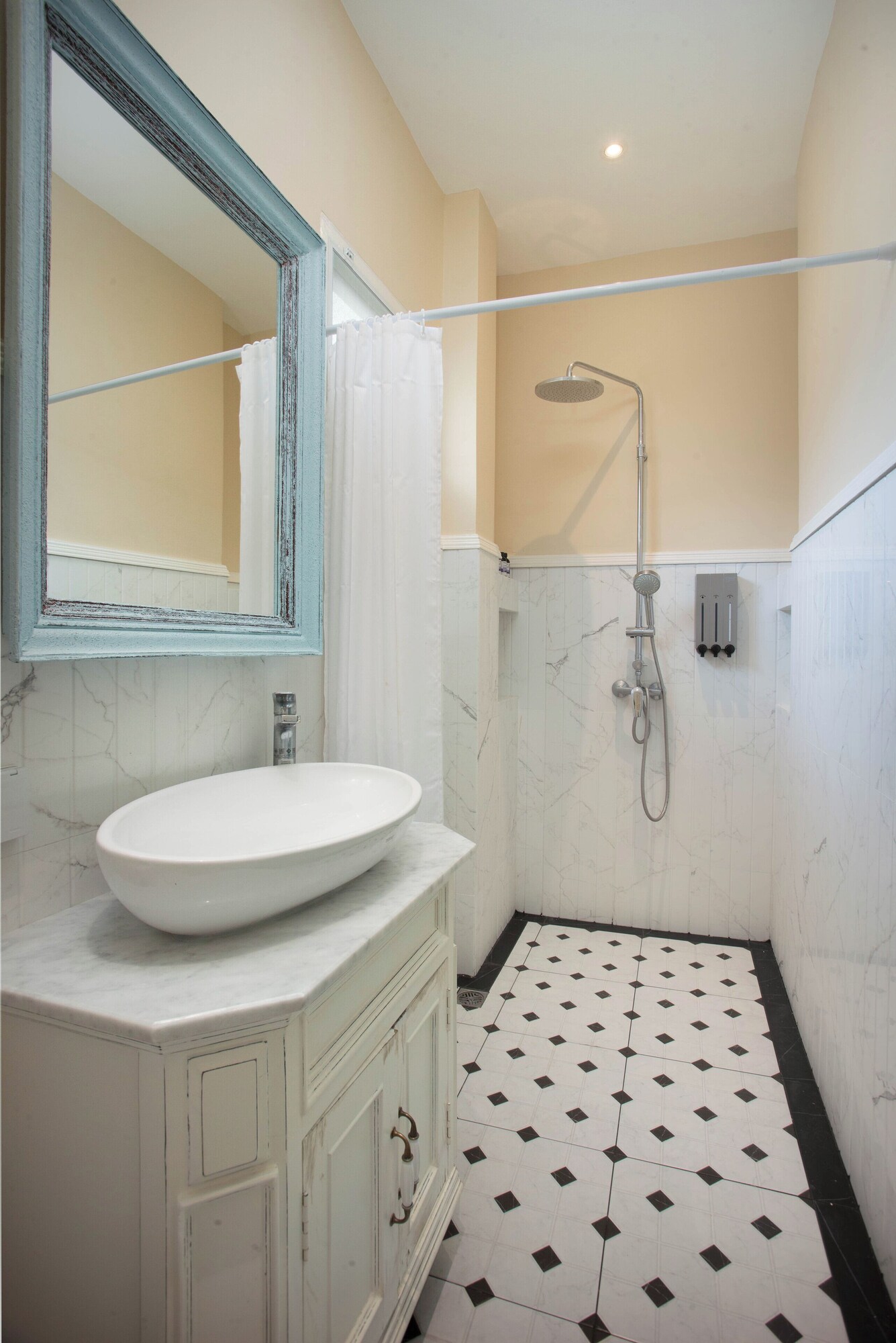 Double Studio Suite full double bed