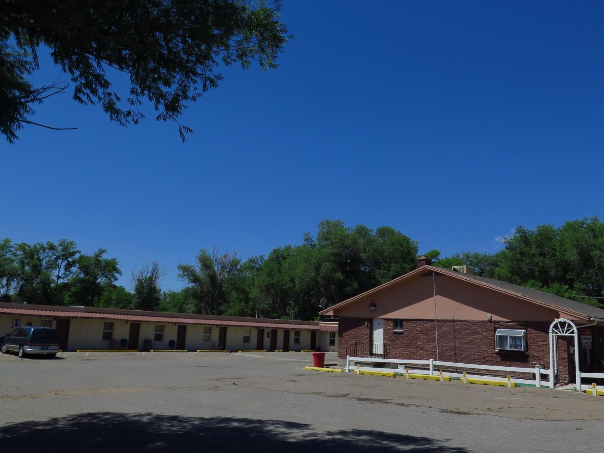 Pillow Talk Motel exterior