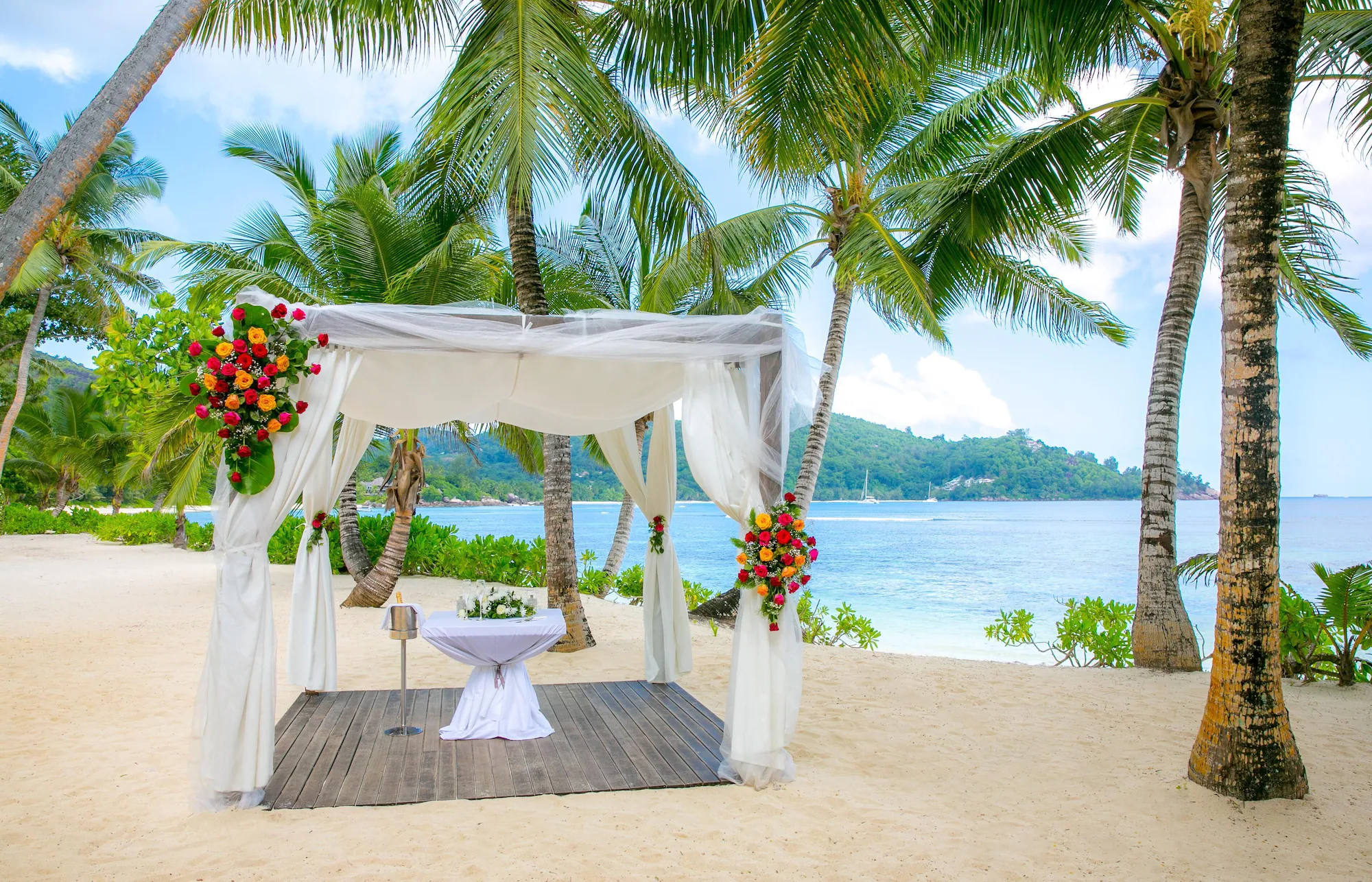 Deluxe Double room with lagoon view full double bed