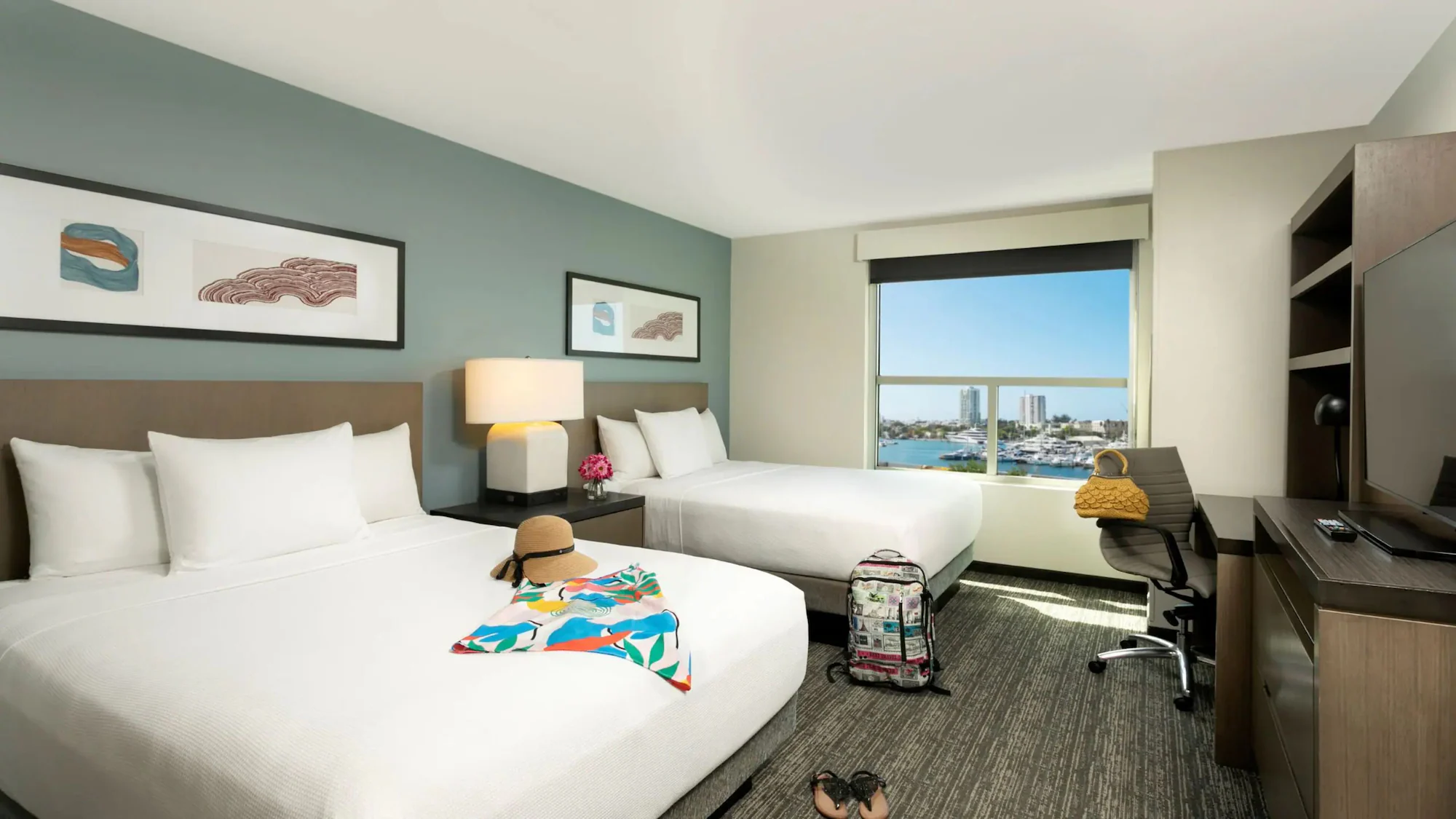 1 Bedroom Accessible Quadruple Kitchen Suite with bay view