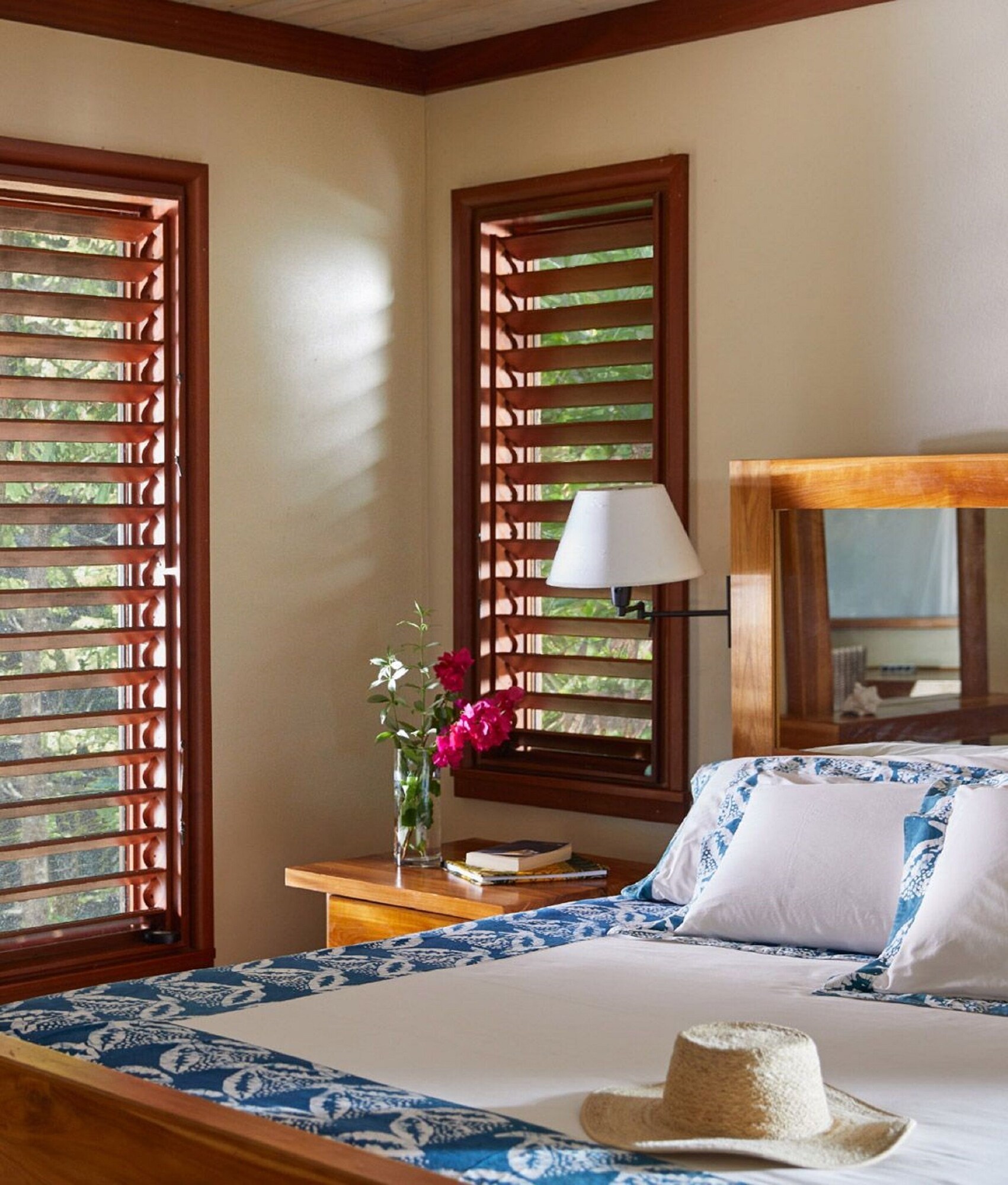 1 Bedroom Double Honey Chile oceanfront full double bed