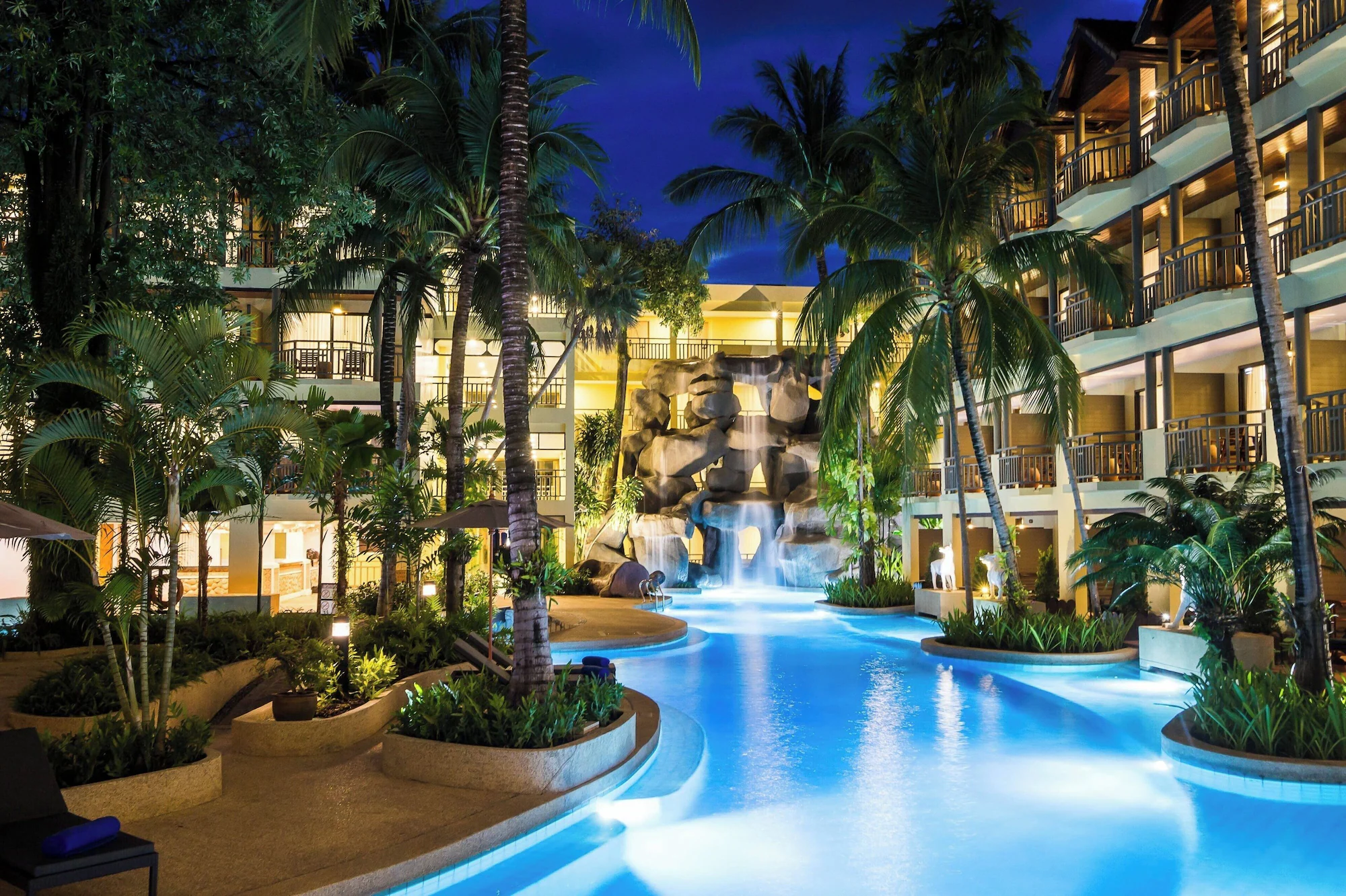 Larger Guest Double room beachfront full double bed