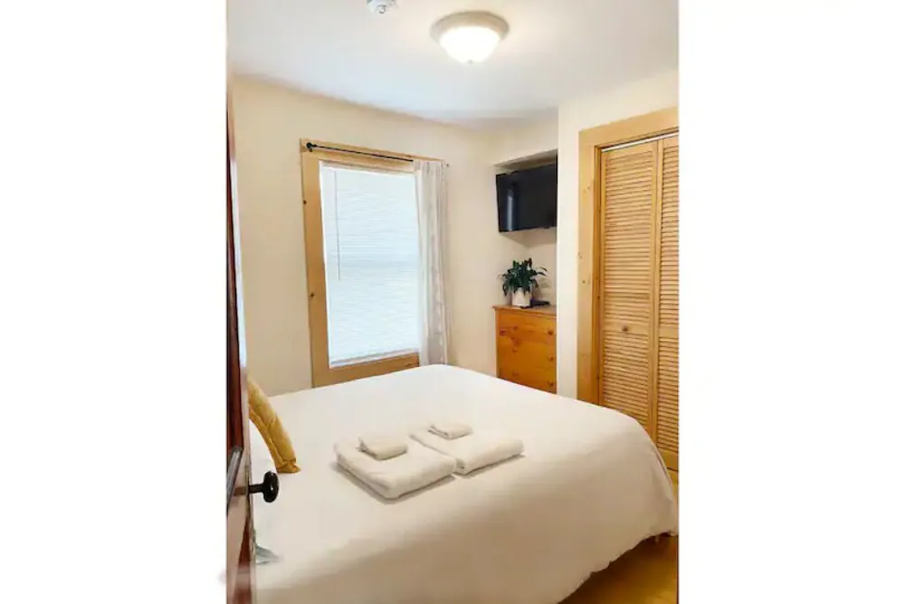 3 Bedroom Cozy Burlingtonescape W/hot Tub! - Burlington, VT