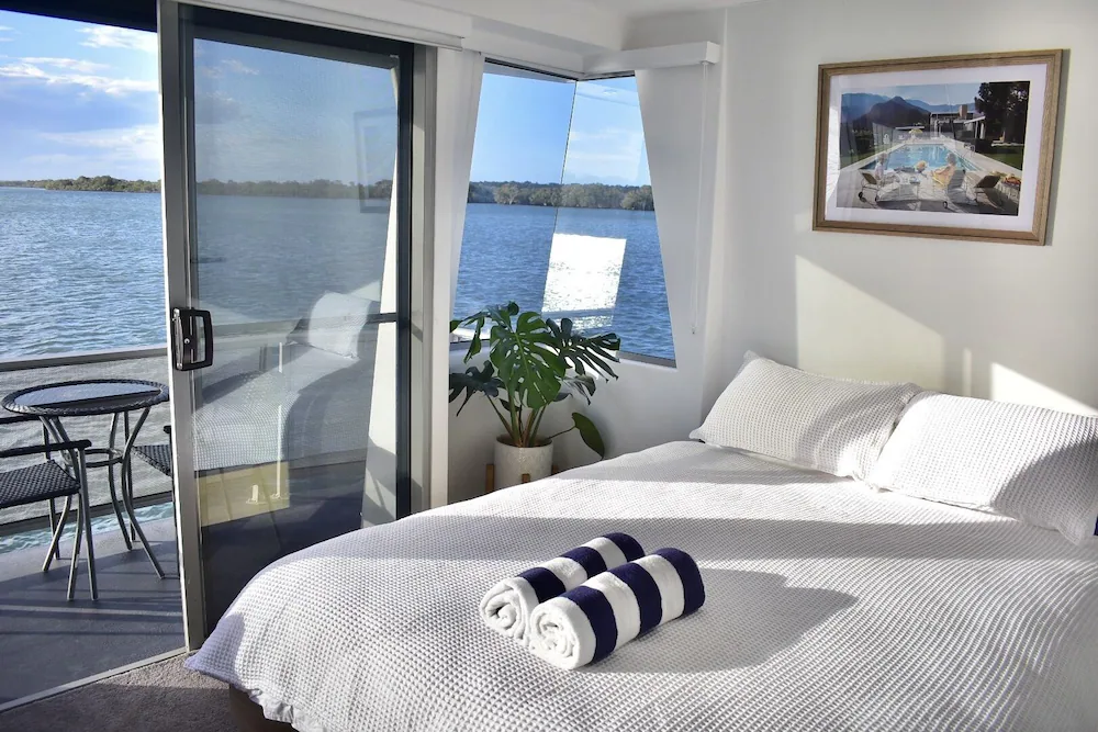 Drift Flotel - Luxury Houseboat Experience - Brisbane