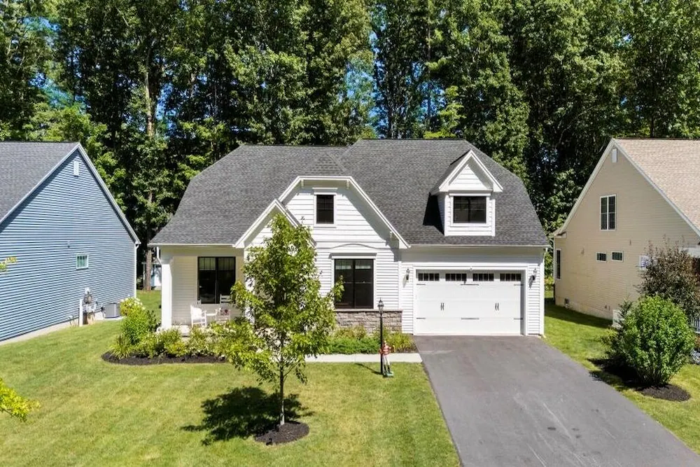 Modern 5br Luxury Home With Lake & Indoor Pool Access - Saratoga Springs, NY