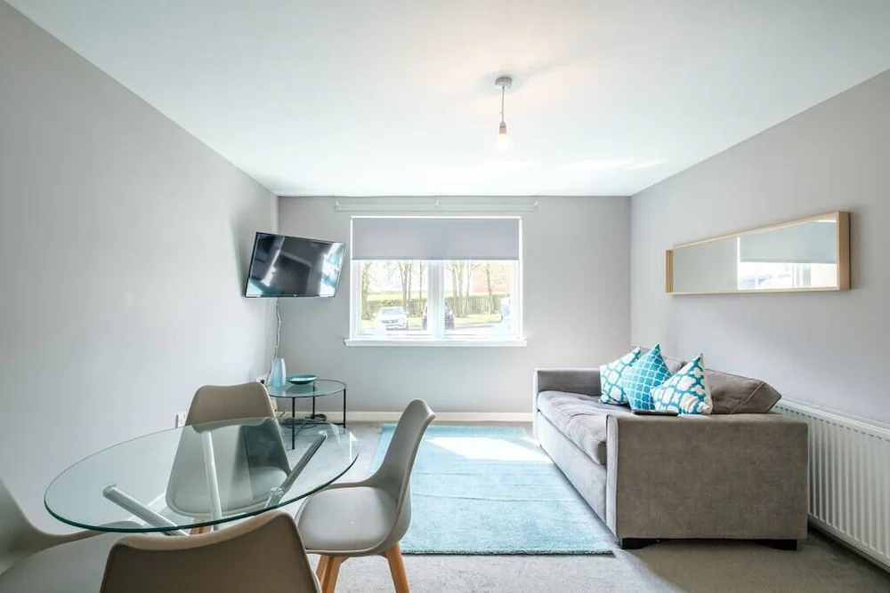 Lovely 2 Bedroom Terrace House - Motherwell