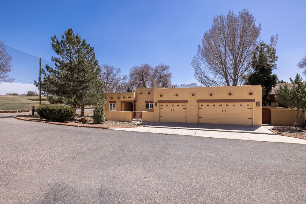 Southwestern Home With Golf Course Views - Farmington, NM