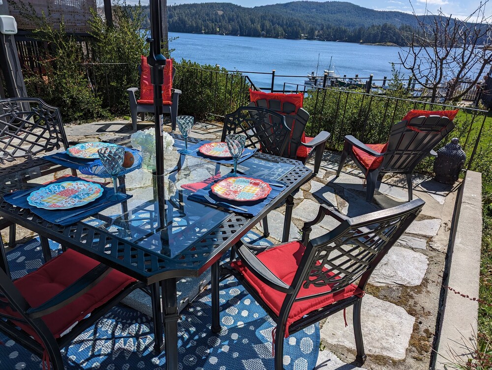 Location!  Location! Waterfront! Amazing Views!  2 Bedroom Comfort. - Sooke