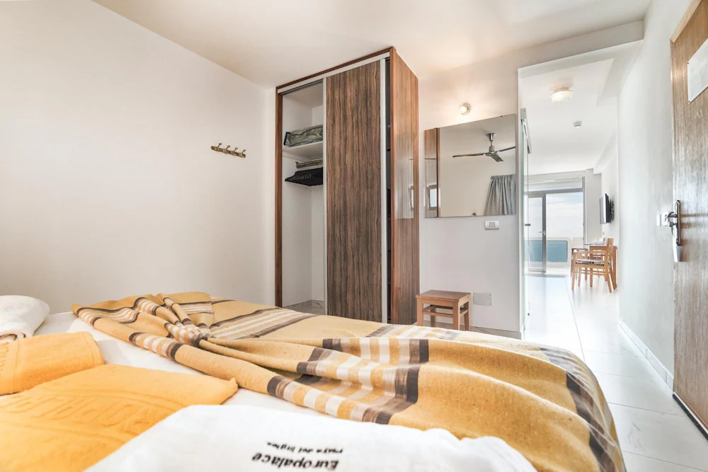 Premium Double Junior Suite full double bed