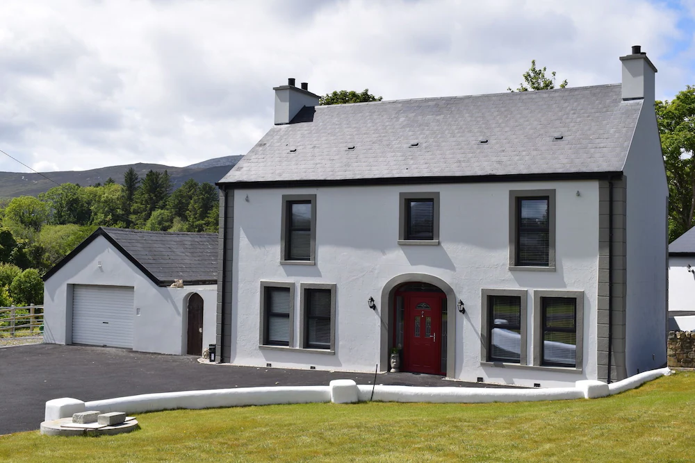 Beautifully Renovated 4 Bed Detached House - Portsalon