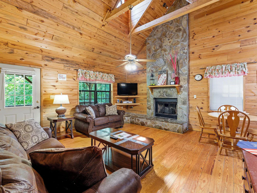 Country Charm A – Free Spring Night - Helen, GA