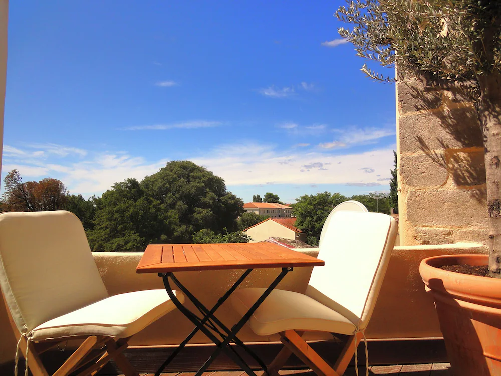 Very Quiet Terrace With A View, 80m² In Uzes Hist. Center, 2 Bedrooms, Ac, Wifi - Uzès