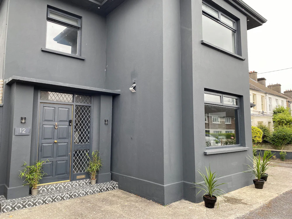 Twelve - Boutique Guest House -Galway City Centre -6 Bed En-suite - Free Parking - Galway
