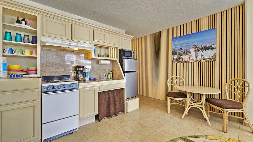 Great Waikiki Studio, Just Steps To Waikiki Beach, Zoo Waikiki Grand Hotel® 801 - Honolulu, HI