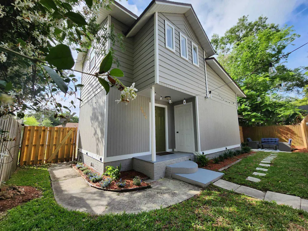 Spacious 1 Bedroom Avondale Guesthouse 🏡 - Jacksonville, FL