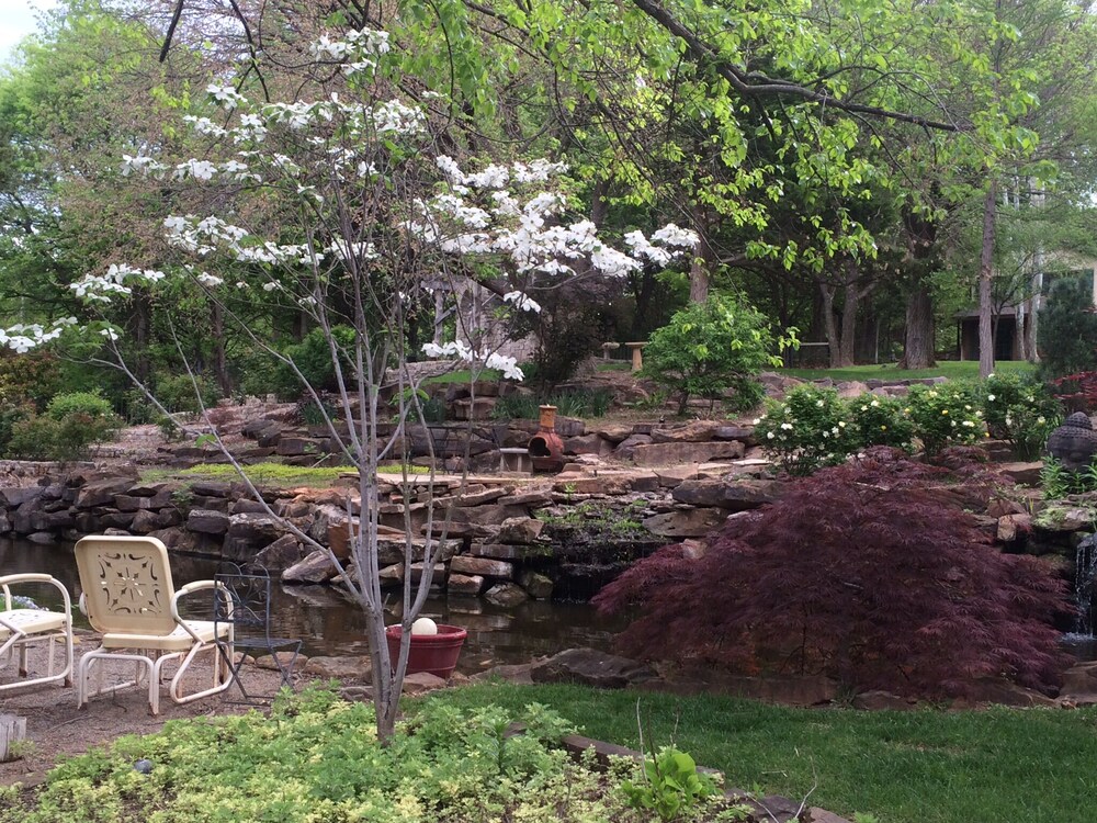 Historic Log Guest House Okc/edmond  Border- Easy Access 235, Turnpike & I35 - Edmond, OK