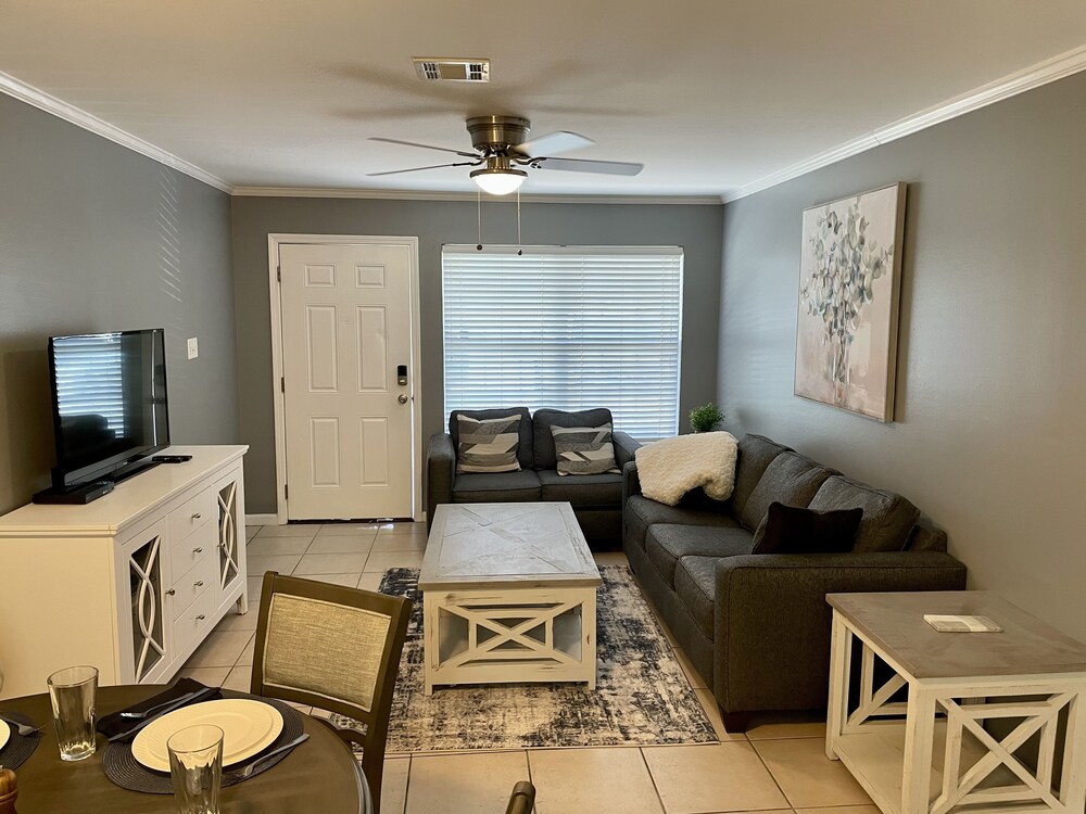 Very Spacious, Open Floor Plan 2 Bedroom Apt. - Thibodaux, LA