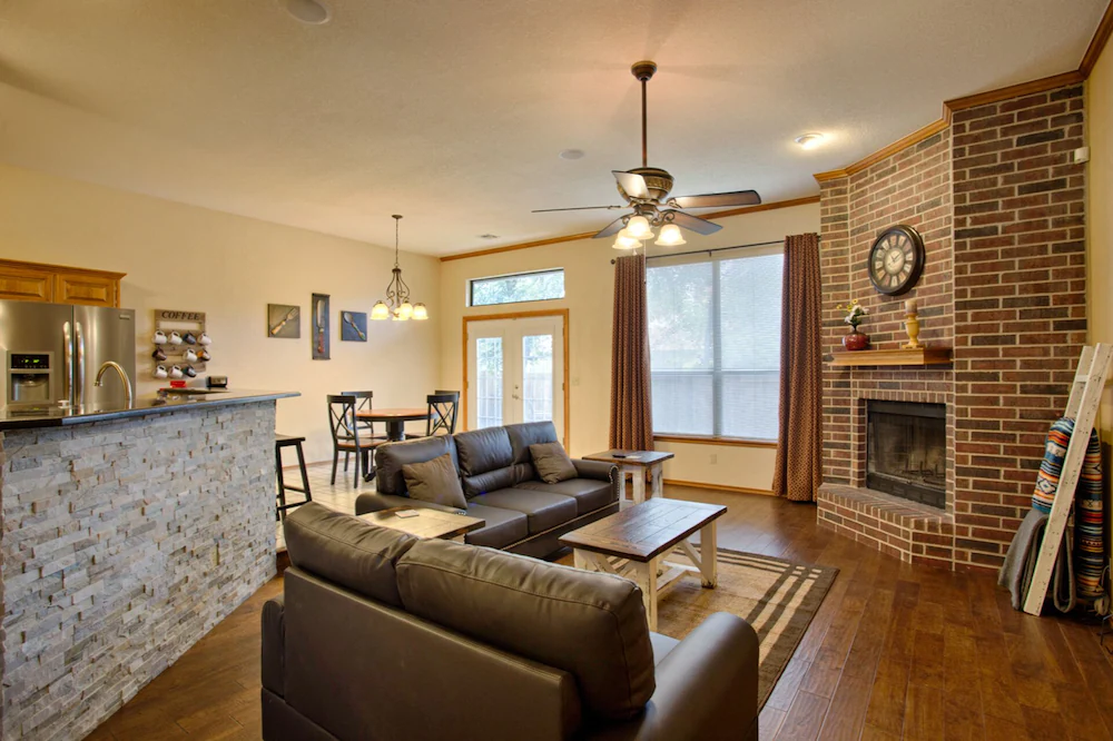 Space And Lots Of Comfort With 2,400 Sq Ft! - Edmond, OK