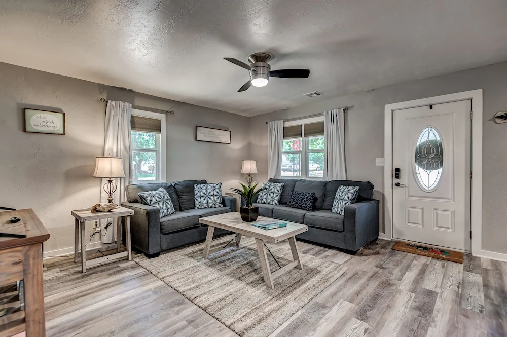 Home Away From Home With Amenities & Private Fenced Yard. Walking Distant To Osu - Stillwater, OK