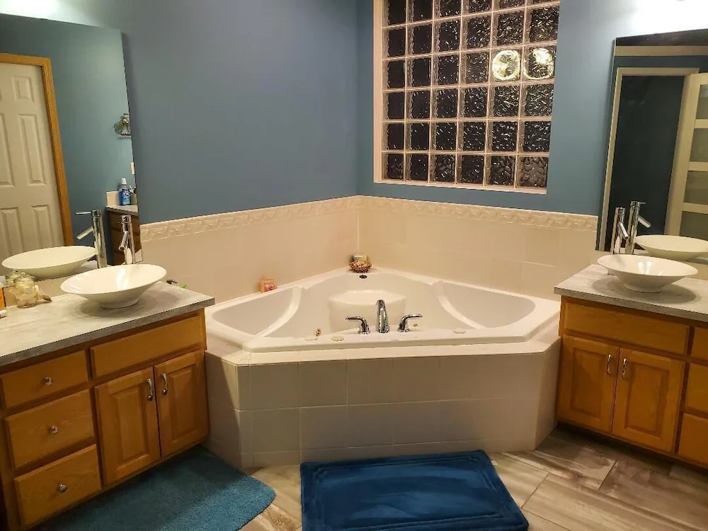 Entire 4200 Sq Ft. South East.  Great Neighborhood - Lincoln, NE