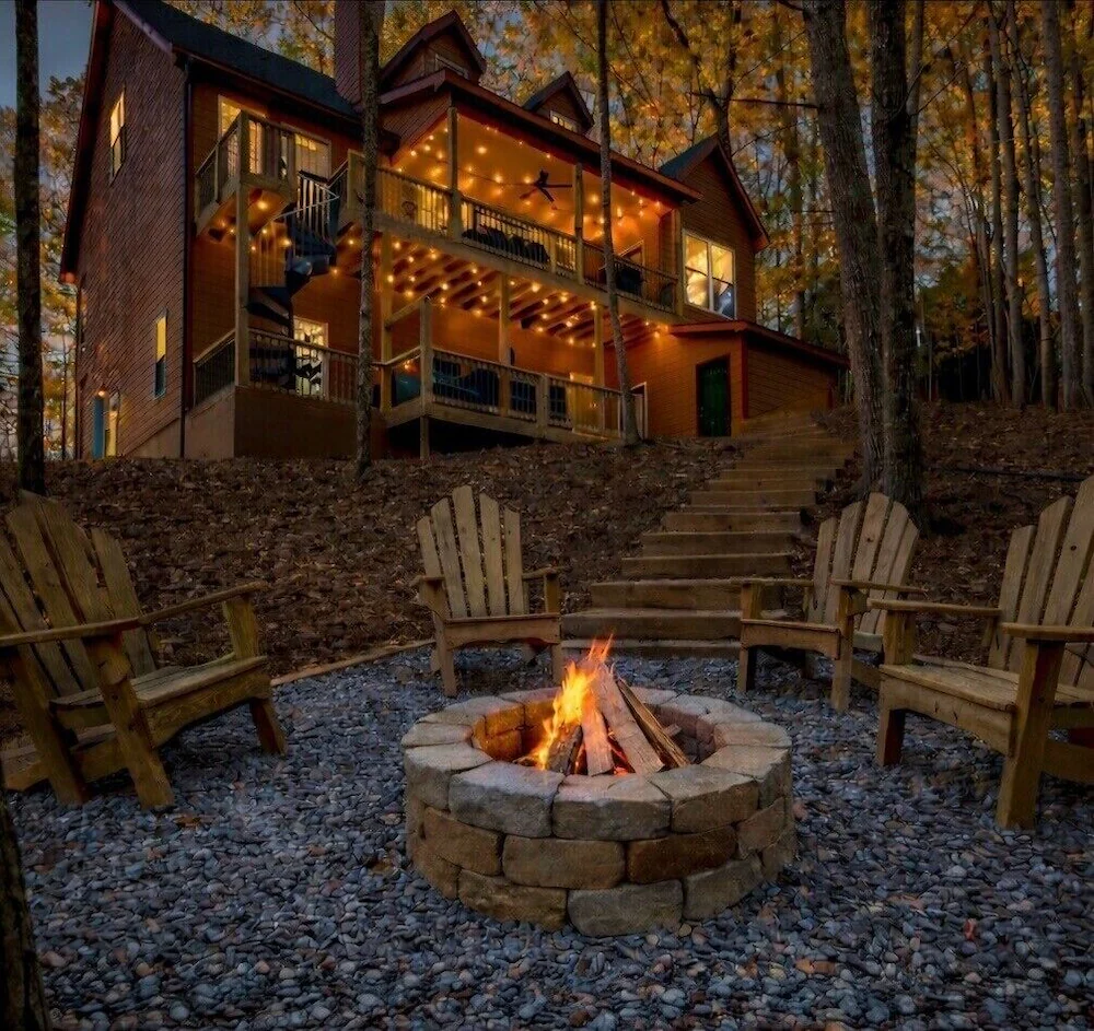 Heavenly Pines - Rustic Getaway W/hot Tub - Helen, GA
