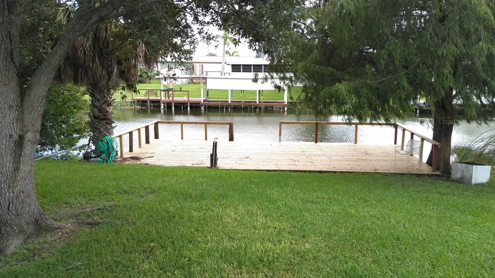 Renovated,clean,comfortable,trailer On Canal With Lake Okeechobee Access. - 카리브 제도