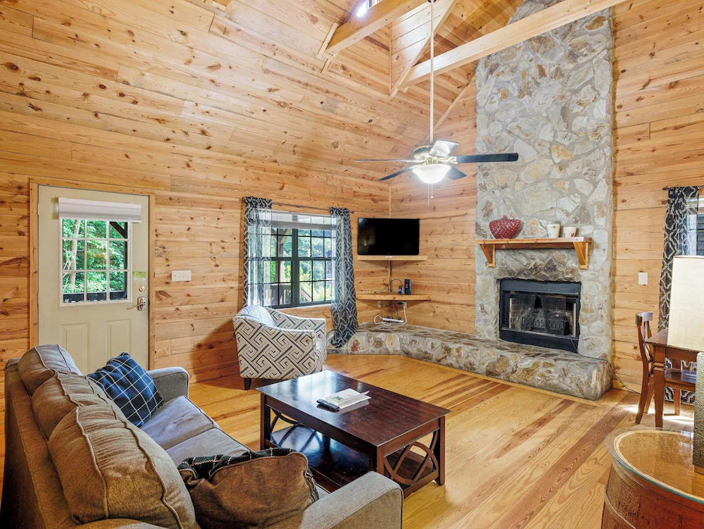 Country Charm D – Free Spring Night - Helen, GA