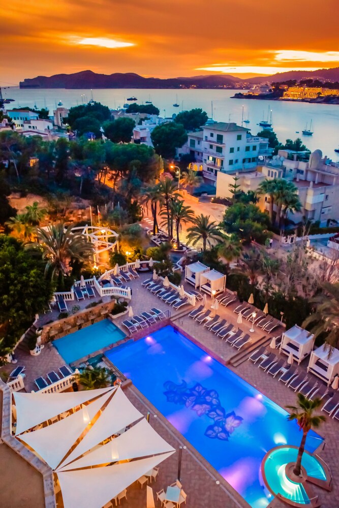 Double room with balcony and with sea view full double bed