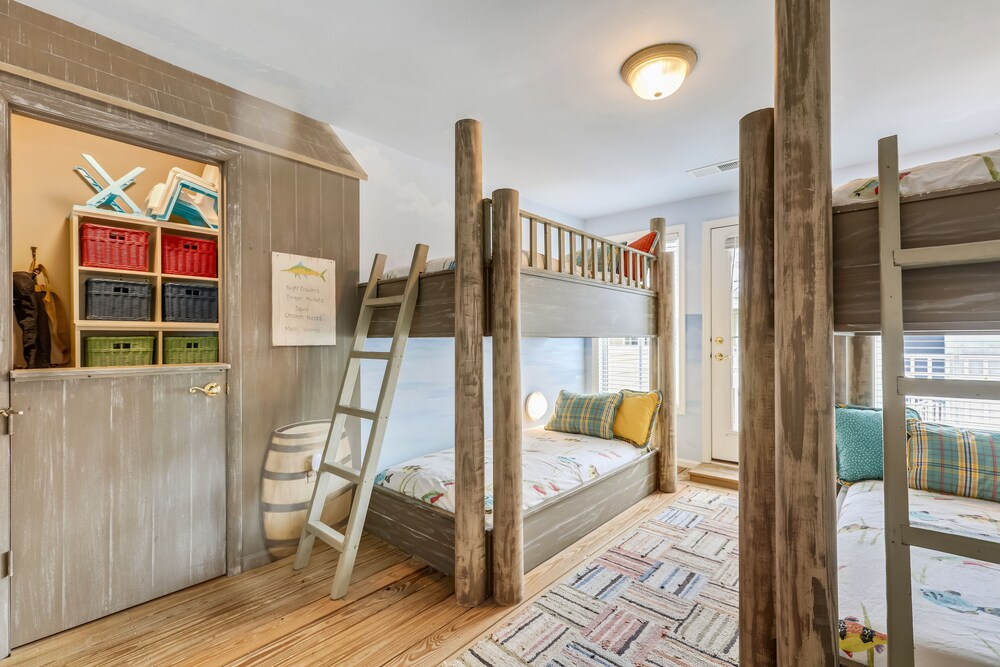 Sunset Island Beach House W/3 Large Decks,  75'' Tv, Quick Walk To Amenities - Ocean City, MD