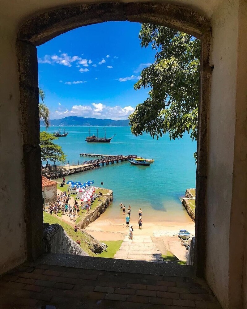 Casa Elegante A 100 M Do Mar - Villa Dos Açores - Governador Celso Ramos