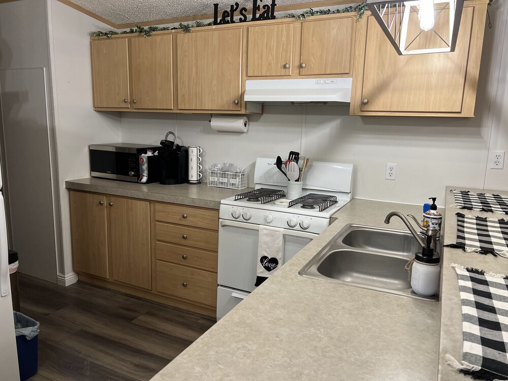 Beautifully Remodeled 2bed/2ba In Willow Valley With Lots Of Parking - Arizona