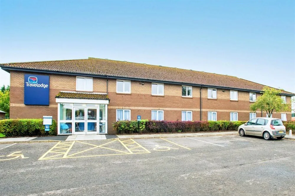 Travelodge Kinross M90 exterior