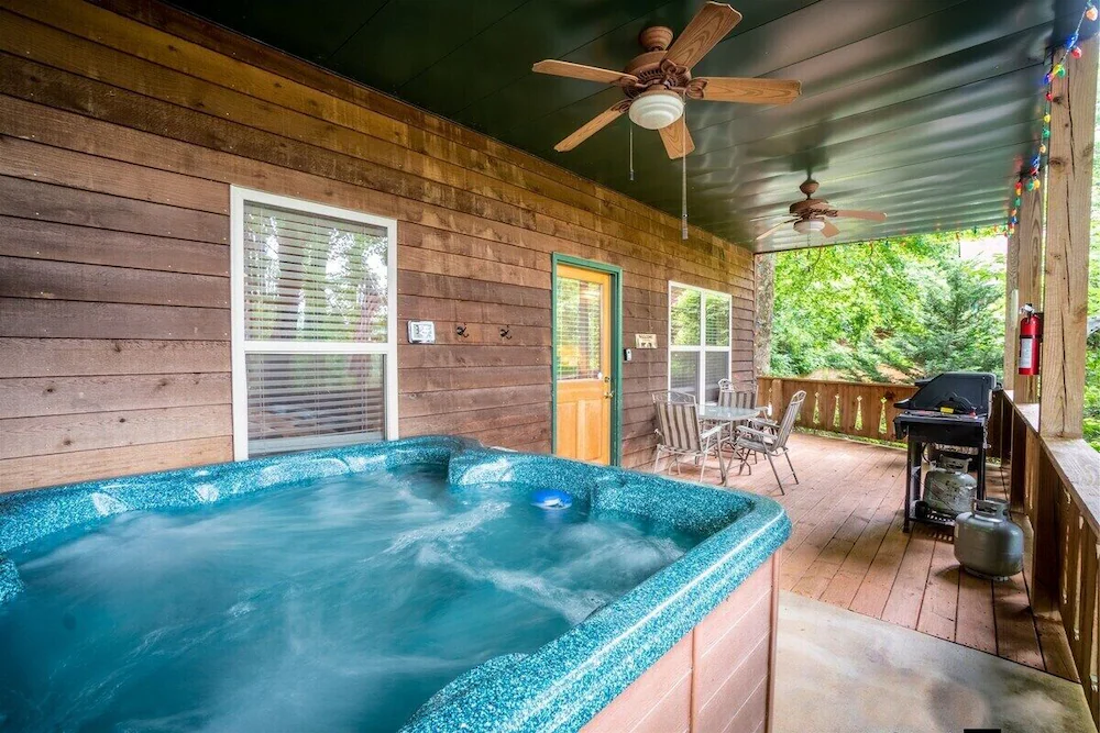 Alpine Rose - Pet-friendly, Cozy Cabin W/hot Tub - Helen, GA