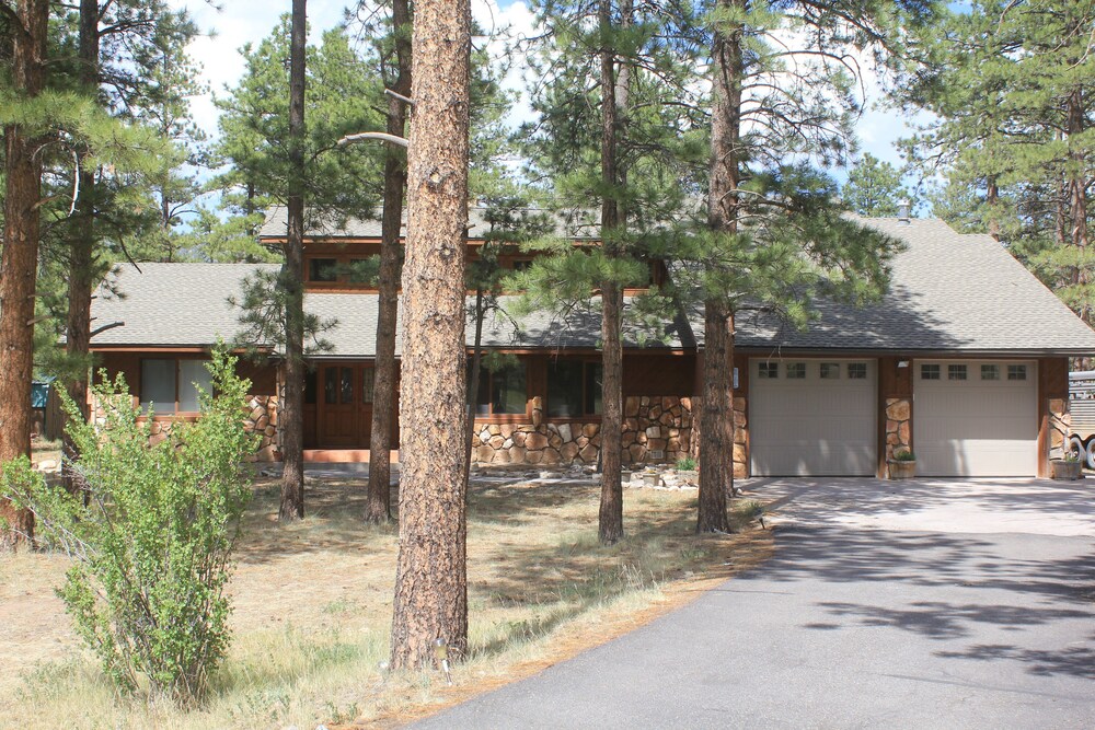 Ponderosa Pines Lodge, Beautiful And Spacious Home, Pet Friendly,  Sleeps 13 - South Fork, CO
