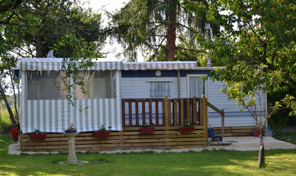 Self-catering Mobile Home - Aubeterre-sur-Dronne
