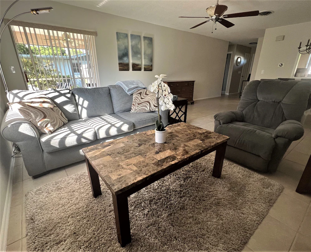 Newly Renovated, Family And Dogs Friendly Home, 5 Miles From The Venice Beach! - Venice, FL