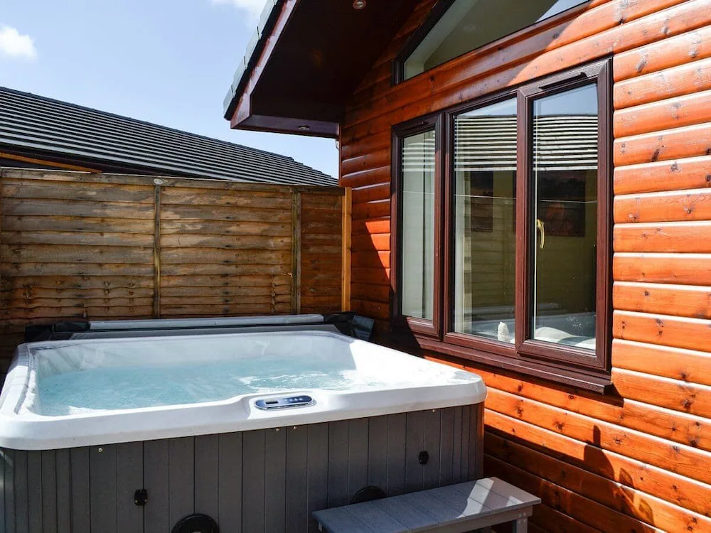 3 Bedroom 2 Bathroom Spey Lodge With Hottub And Excellent Views - Glasgow