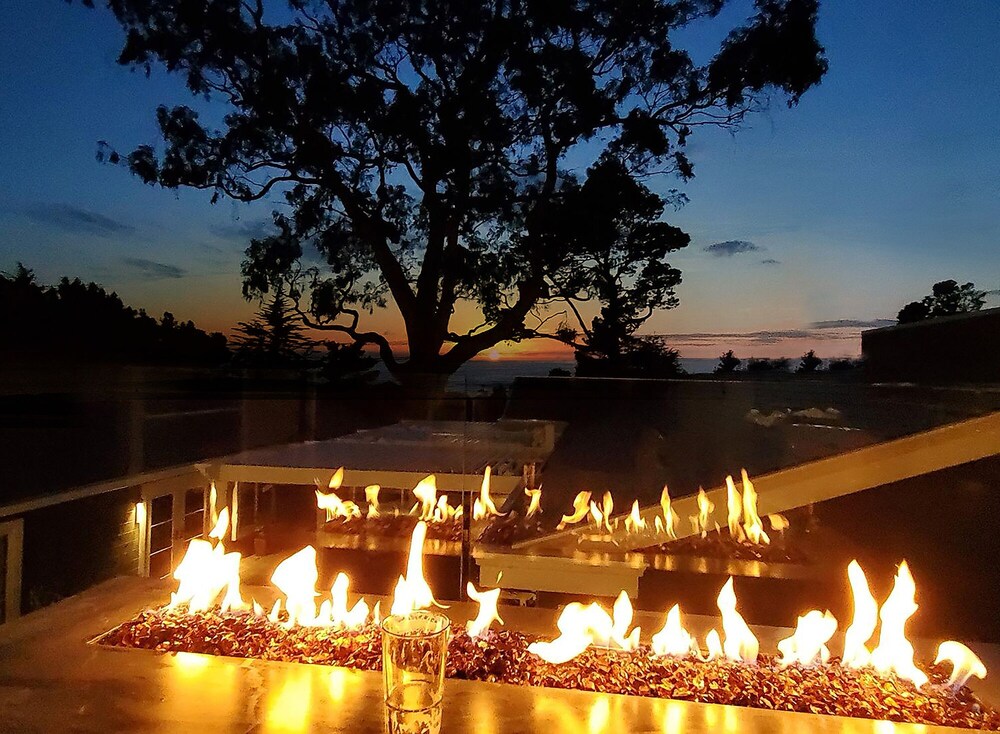 Fairway View + Ocean View Penthouse + Clubroom - Carmel-by-the-Sea, CA