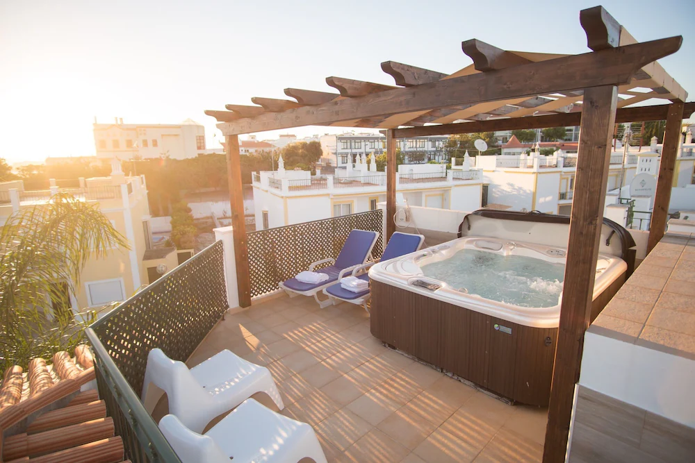 Luxury 3 Bedroom Alvor Villa With Roof Terrace Jacuzzi Hot Tub By Alvorbeach - Alvor
