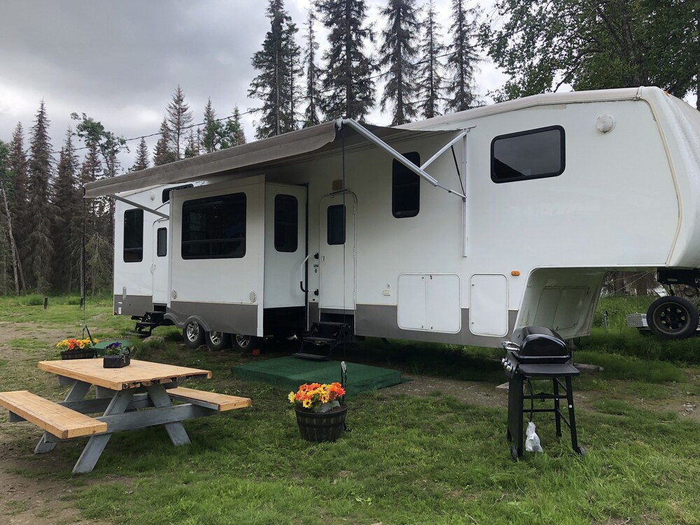 River Access! Clean & Comfy 5th Wheel, Located Near The Famous Kenai River - Kenai, AK