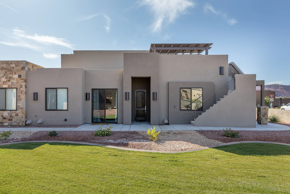 Modern 3br + Loft Sleeps 10 W/ Rooftop Fire Pit - Pine Valley, UT